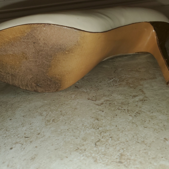 Guess Nude Peeptoe Pump - Picture 2 of 5